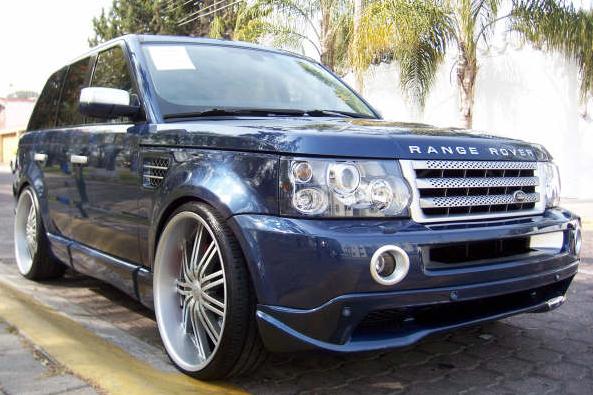 AUTOart actually made two Range Rover model the original 46 HSE and